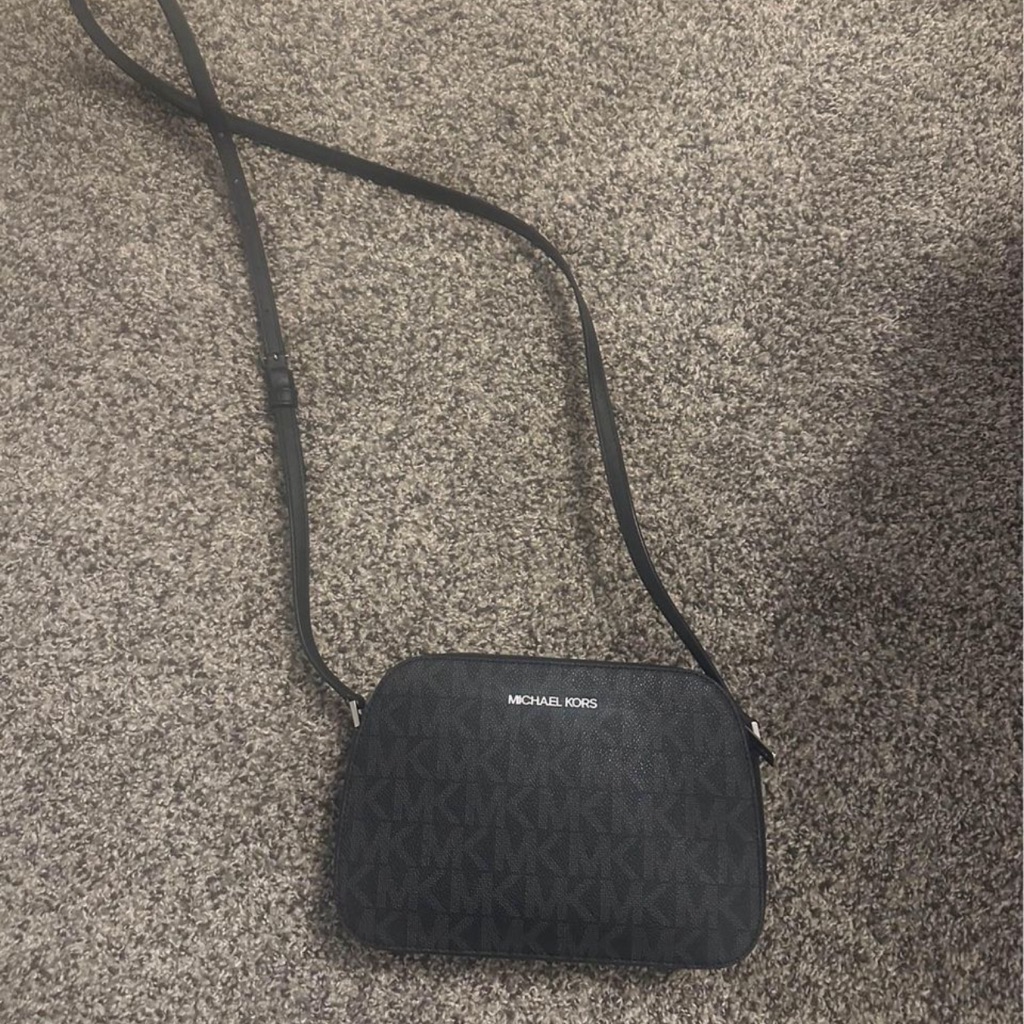 Like New Michael Kors Crossbody Handbag/Purse!